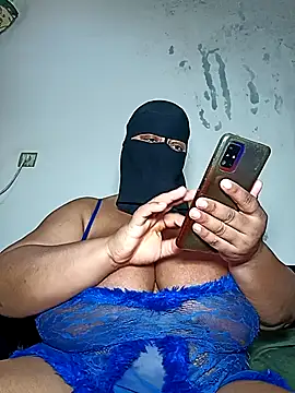 Snapshot of Loly_mor26 chatting on 05/16/26, 10:47 Loly mor26 online show from 05/16/26, 10:47