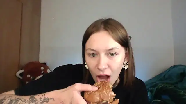 Snapshot of JuicyErika chatting on 05/03/26, 10:05 JuicyErika online show from 05/03/26, 10:05