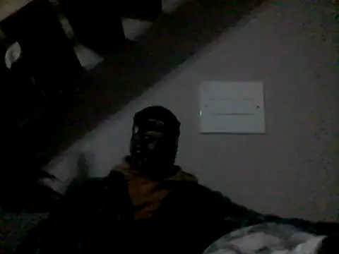 Snapshot of LunjeSA chatting on 06/06/26, 06:12 LunjeSA online show from 06/06/26, 06:12