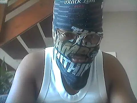 Snapshot of LunjeSA chatting on 07/15/26, 11:48 LunjeSA online show from 07/15/26, 11:48