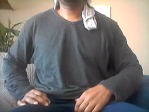 Snapshot of LunjeSA chatting on 08/07/26, 09:22 LunjeSA online show from 08/07/26, 09:22