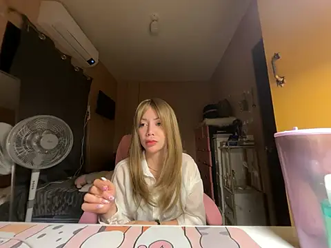 Snapshot of sweet_glam chatting on 05/19/26, 02:01 sweet glam online show from 05/19/26, 02:01