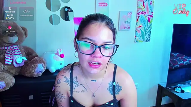 Snapshot of angelina_77 chatting on 06/14/26, 04:20 angelina 77 online show from 06/14/26, 04:20