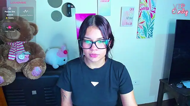 Snapshot of angelina_77 chatting on 06/23/26, 01:25 angelina 77 online show from 06/23/26, 01:25