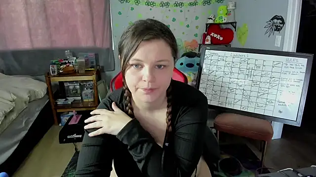 DelilaFields2 online show from 05/01/26, 05:28