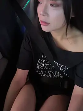 Snapshot of lilina520 chatting on 05/19/26, 12:55 lilina520 online show from 05/19/26, 12:55