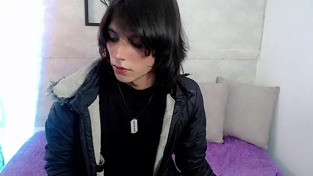 Snapshot of raven_n_matt chatting on 04/29/26, 08:37 raven n matt online show from 04/29/26, 08:37