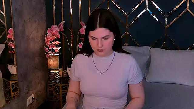 Snapshot of IvySimmons chatting on 05/18/26, 04:07 IvySimmons online show from 05/18/26, 04:07