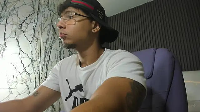 Snapshot of jbarto_ chatting on 05/15/26, 01:18 jbarto online show from 05/15/26, 01:18