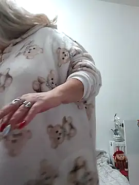 Divineblond online show from 12/13/25, 07:53