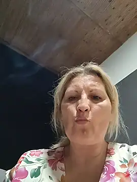 Divineblond online show from 04/17/26, 06:22