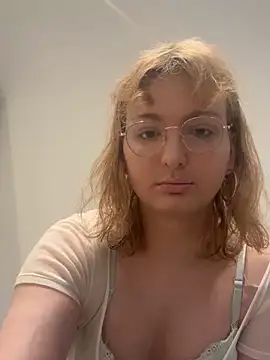 LilyFoot online show from 04/25/26, 04:15