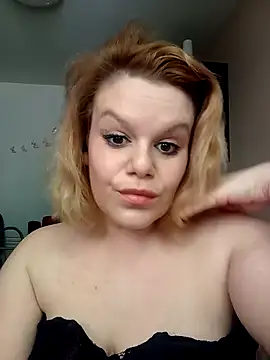 Snapshot of Maryquenn chatting on 05/14/26, 10:33 Maryquenn online show from 05/14/26, 10:33