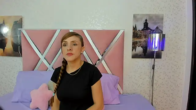 Snapshot of Nicoll_89 chatting on 05/21/26, 12:34 Nicoll 89 online show from 05/21/26, 12:34