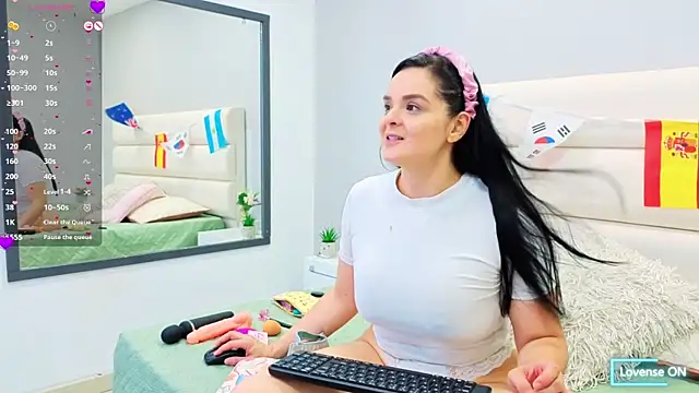 Isabellaa Reyes online show from 06/22/26, 12:13