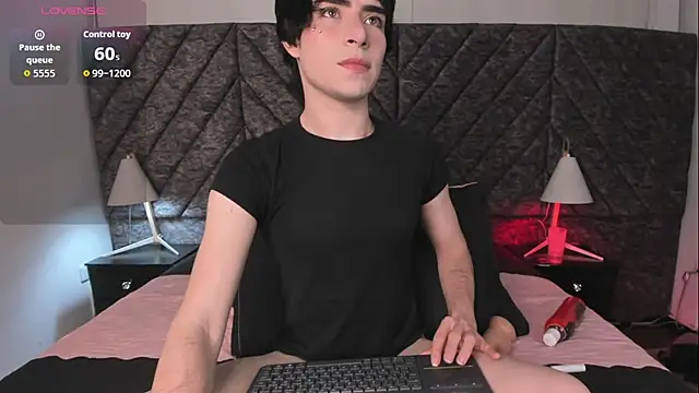 Snapshot of DemonFoxx chatting on 07/14/26, 04:39 DemonFoxx online show from 07/14/26, 04:39