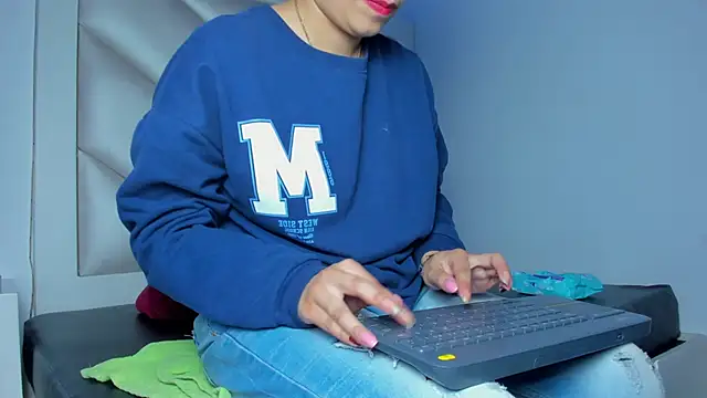 Valentina js online show from 06/18/26, 08:35