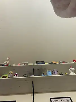 lauasg97 online show from 04/22/26, 11:50