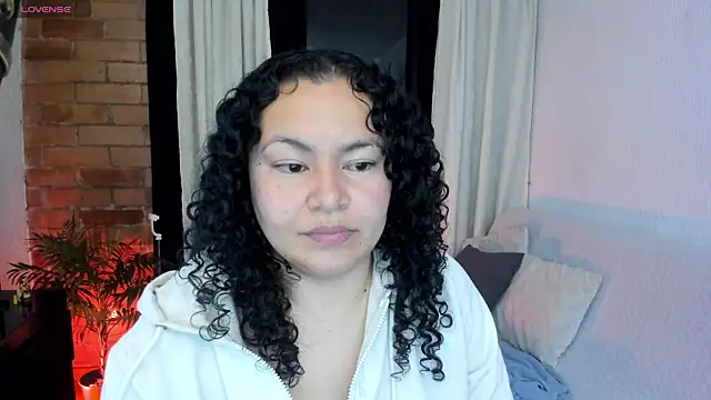 Snapshot of MissBronte chatting on 06/18/26, 12:33 MissBronte online show from 06/18/26, 12:33