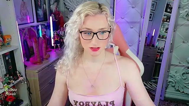 Snapshot of Madame_Blonde chatting on 06/03/26, 01:57 Madame Blonde online show from 06/03/26, 01:57