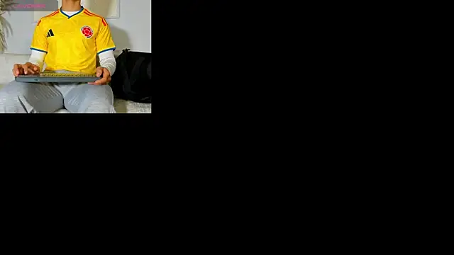 Snapshot of Alan_Salazar chatting on 06/23/26, 05:33 Alan Salazar online show from 06/23/26, 05:33