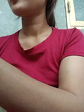 Snapshot of Rosie_LoveUU chatting on 05/19/26, 02:29 Rosie LoveUU online show from 05/19/26, 02:29
