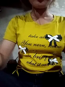 Snapshot of Rosie_LoveUU chatting on 05/20/26, 11:00 Rosie LoveUU online show from 05/20/26, 11:00
