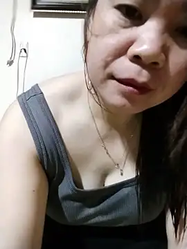 Snapshot of Squirt107 chatting on 05/17/26, 12:01 Squirt107 online show from 05/17/26, 12:01