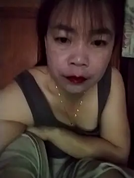 Snapshot of Squirt107 chatting on 05/18/26, 12:18 Squirt107 online show from 05/18/26, 12:18