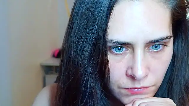 khalessi13 online show from 04/26/26, 09:34