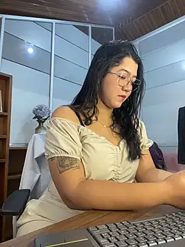Snapshot of Chloe_Thomsoon_ chatting on 05/31/26, 11:50 Chloe Thomsoon online show from 05/31/26, 11:50