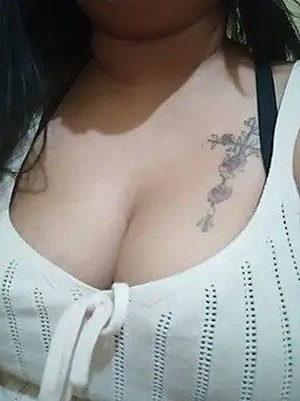 Snapshot of Rosejean chatting on 06/15/26, 04:58 Rosejean online show from 06/15/26, 04:58