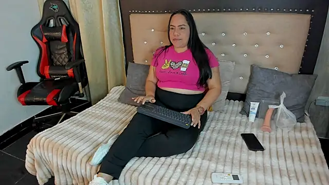Zoedeleon online show from 05/14/26, 07:31