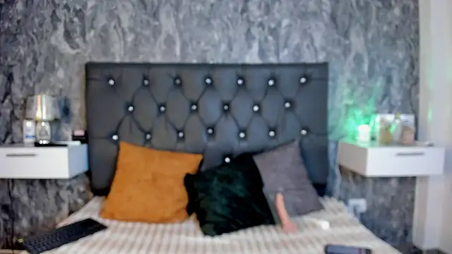 Zoedeleon online show from 06/15/26, 07:16