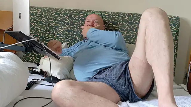 Snapshot of KinkCentral chatting on 05/15/26, 09:16 KinkCentral online show from 05/15/26, 09:16