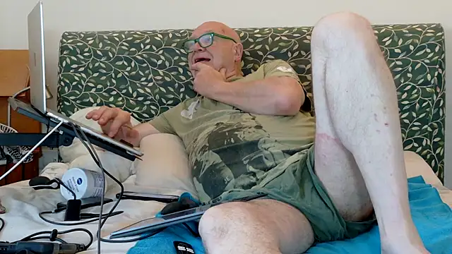 Snapshot of KinkCentral chatting on 05/24/26, 07:41 KinkCentral online show from 05/24/26, 07:41