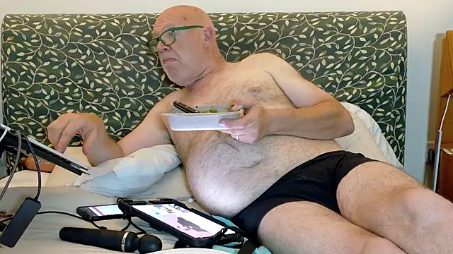 Snapshot of KinkCentral chatting on 06/22/26, 08:17 KinkCentral online show from 06/22/26, 08:17