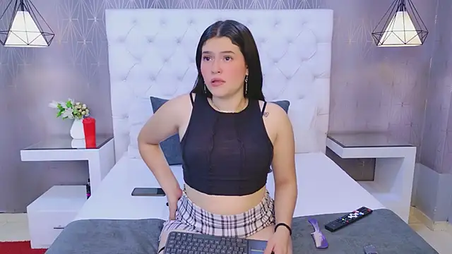 CarolineOlsen online show from 06/04/26, 03:12