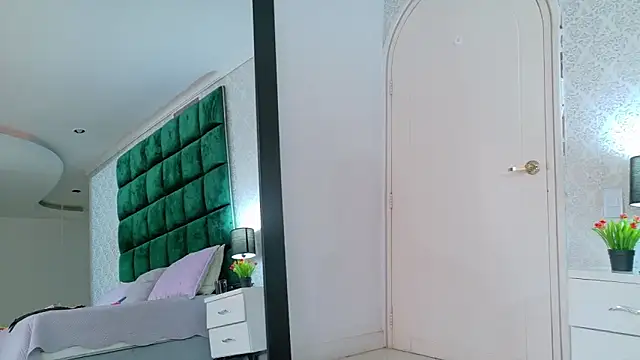 Elektradoll1 online show from 05/26/26, 11:50