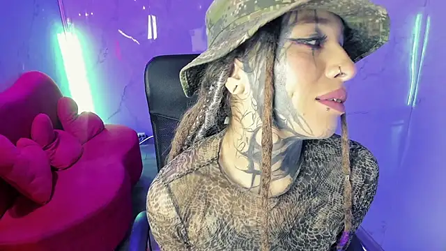 Snapshot of Lucy_Doll8 chatting on 05/13/26, 09:00 Lucy Doll8 online show from 05/13/26, 09:00