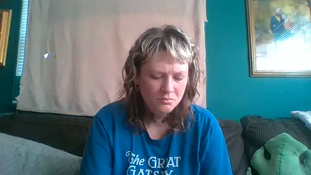 Snapshot of RosieSwitchBitch chatting on 06/18/26, 02:21 RosieSwitchBitch online show from 06/18/26, 02:21