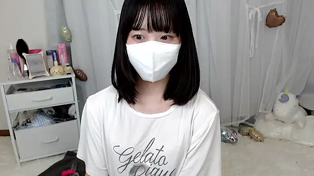 Snapshot of mii__tan chatting on 06/10/26, 11:42 mii tan online show from 06/10/26, 11:42