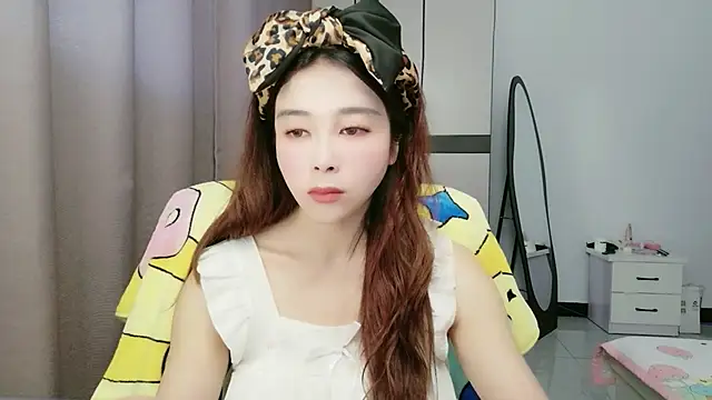xiaoxiaohong030 online show from 06/08/26, 12:14