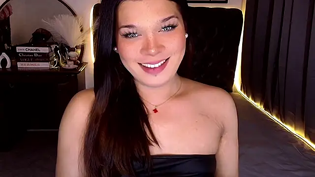 Snapshot of Empress_Candice chatting on 05/20/26, 01:06 Empress Candice online show from 05/20/26, 01:06