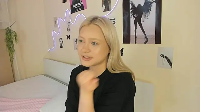 Snapshot of MidnightPoise chatting on 06/11/26, 05:16 MidnightPoise online show from 06/11/26, 05:16