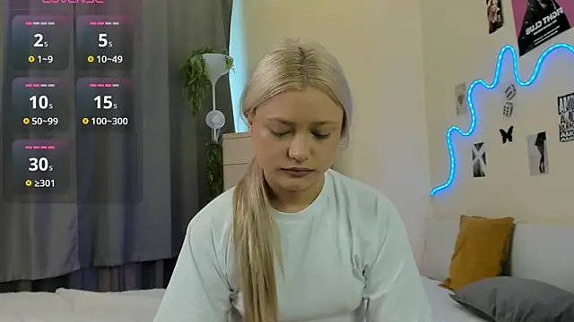 Snapshot of MidnightPoise chatting on 07/05/26, 05:25 MidnightPoise online show from 07/05/26, 05:25