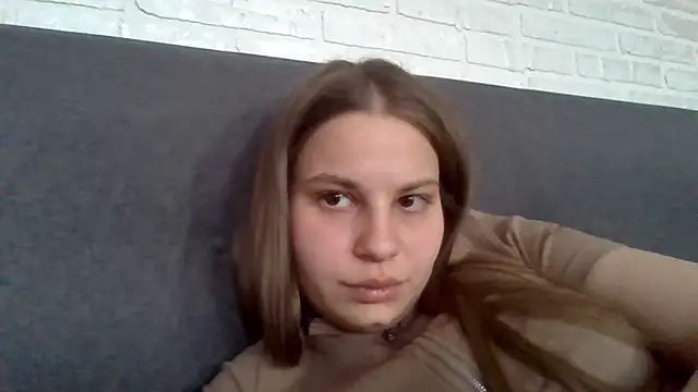 Snapshot of _Linsyy_ee_ chatting on 04/28/26, 02:27 Linsyy ee online show from 04/28/26, 02:27
