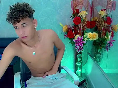 santiago twink online show from 04/29/26, 01:26