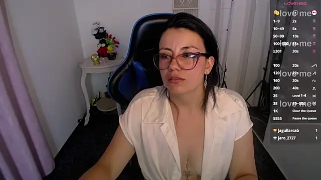 Snapshot of Valeri_bj chatting on 06/11/26, 12:43 Valeri bj online show from 06/11/26, 12:43