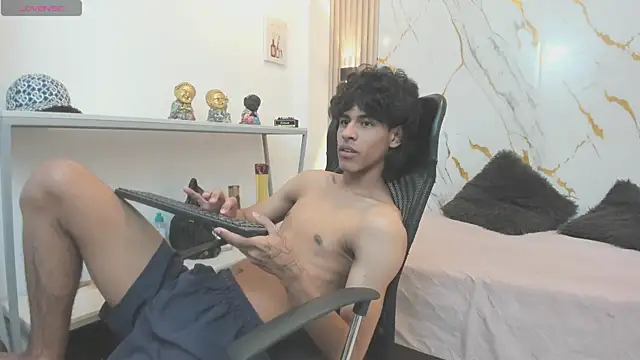 Snapshot of Zayn_Fox32 chatting on 05/07/26, 07:19 Zayn Fox32 online show from 05/07/26, 07:19